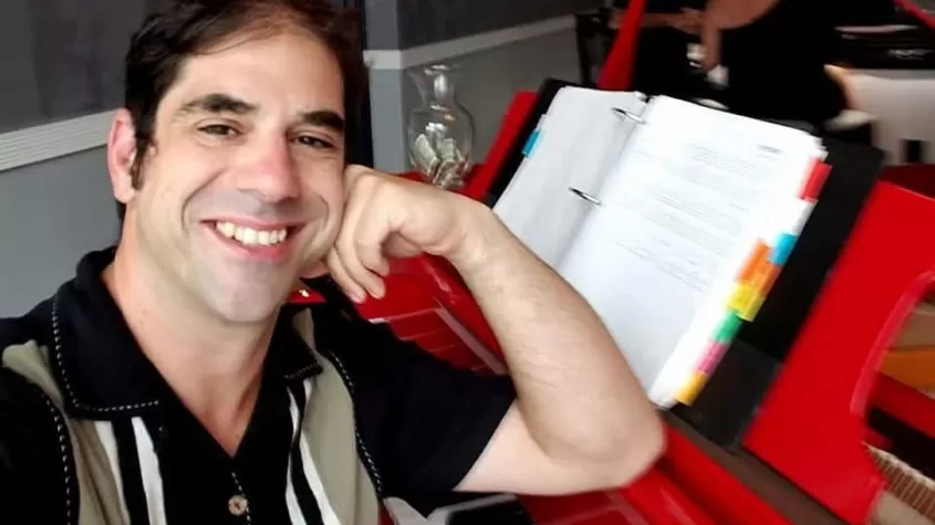 Dave Rode at the piano 